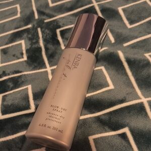 Kenra Platinum Blow-Dry Spray - Silver